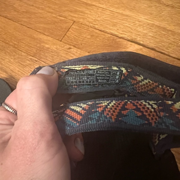 Vintage women’s tevas sandals size 7 with cool straps - Picture 3 of 3